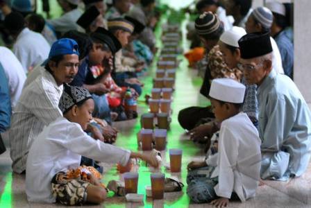 Hasil gambar untuk tradisi ramadhan